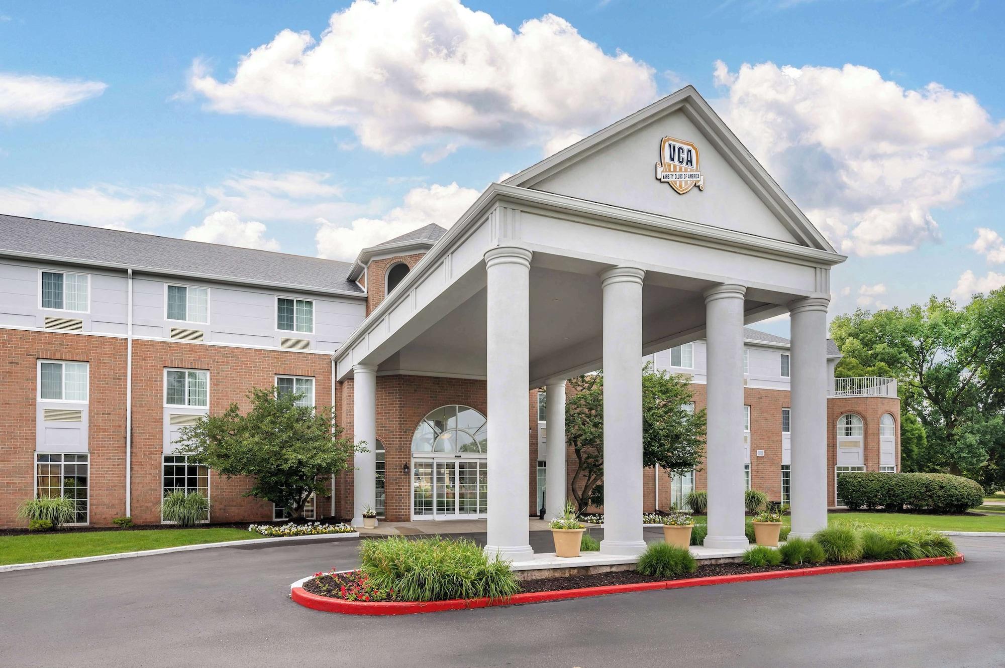 Vista Exterior Hilton Vacation Club Varsity Club South Bend, IN