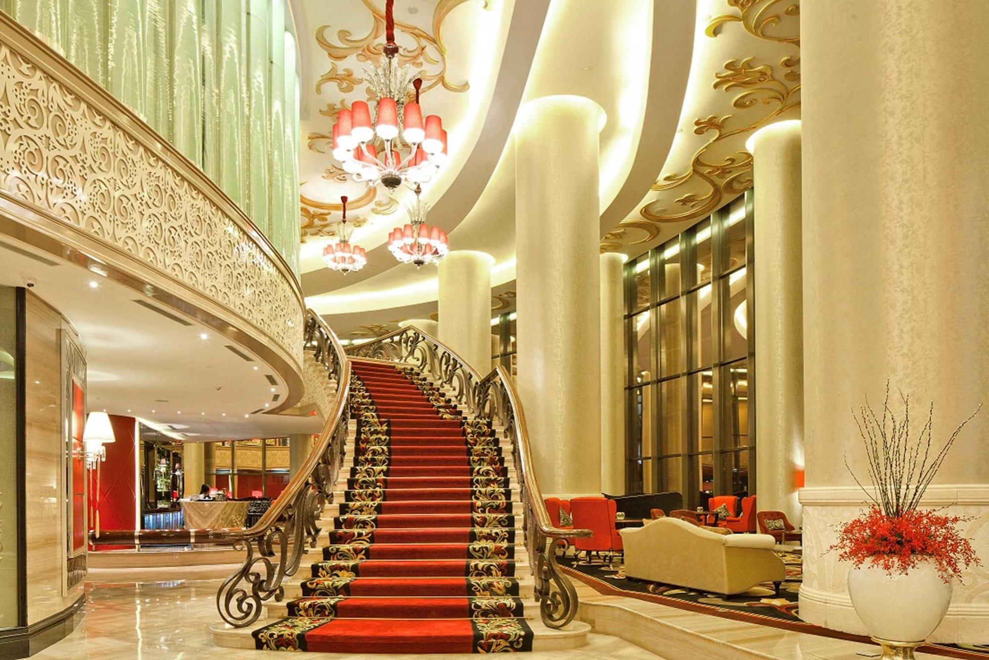 Vista Lobby The Trans Luxury Hotel