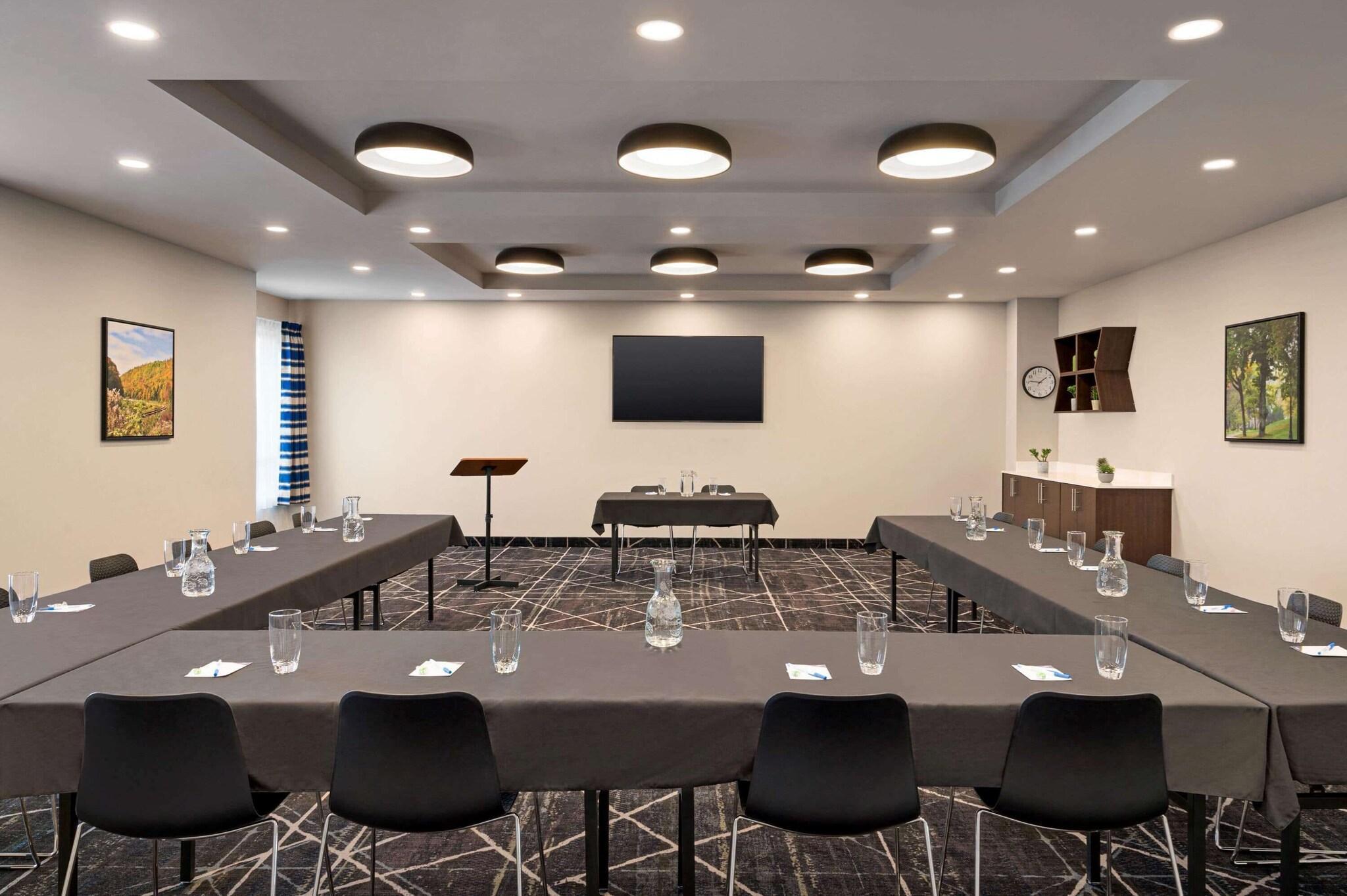 Centro de Negocios Microtel Inn & Suites By Wyndham Antigonish