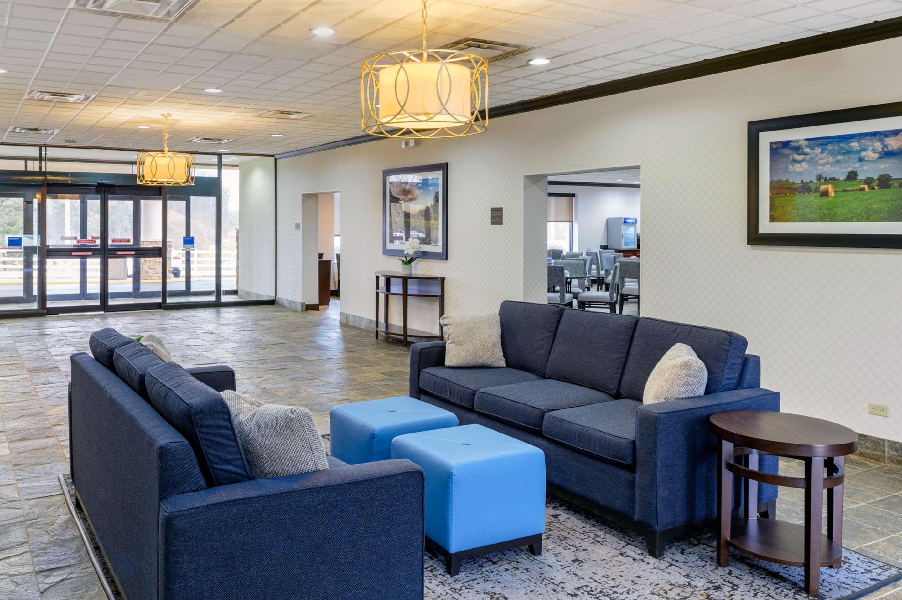 Vista Lobby Comfort Inn Monticello