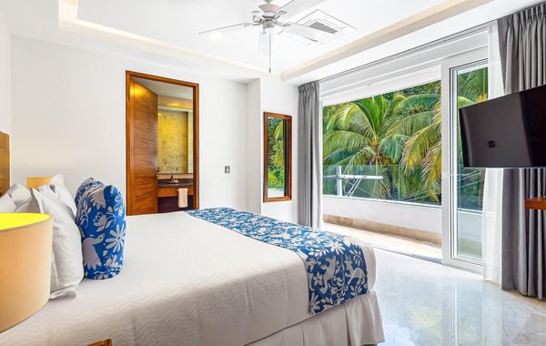 Impressive 8th-floor Oceanfront Condo With Water Views, hot tub & Pool - Hoteles de lujo en Puerto Vallarta, México