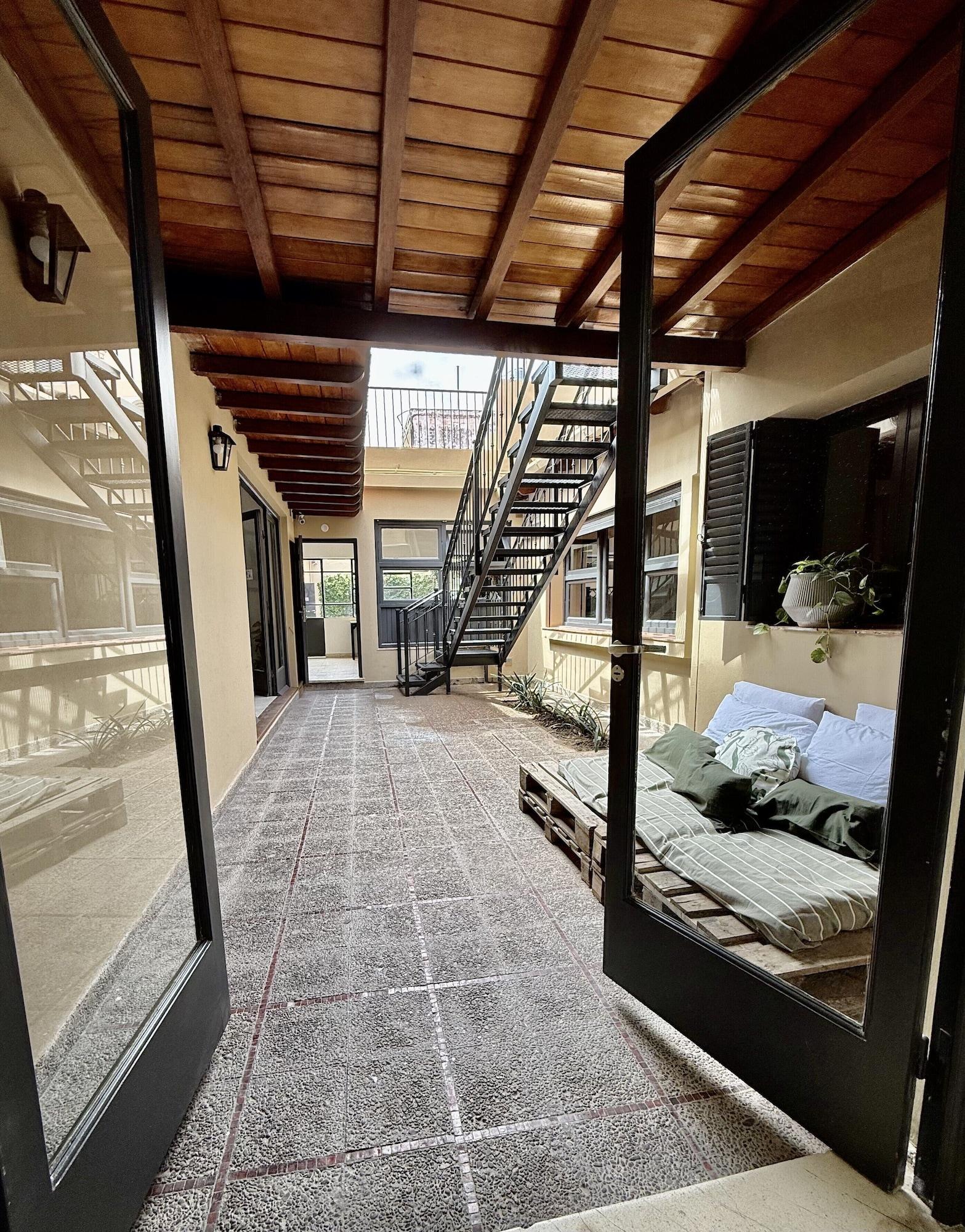 Vista do lobby Clivias Hostel