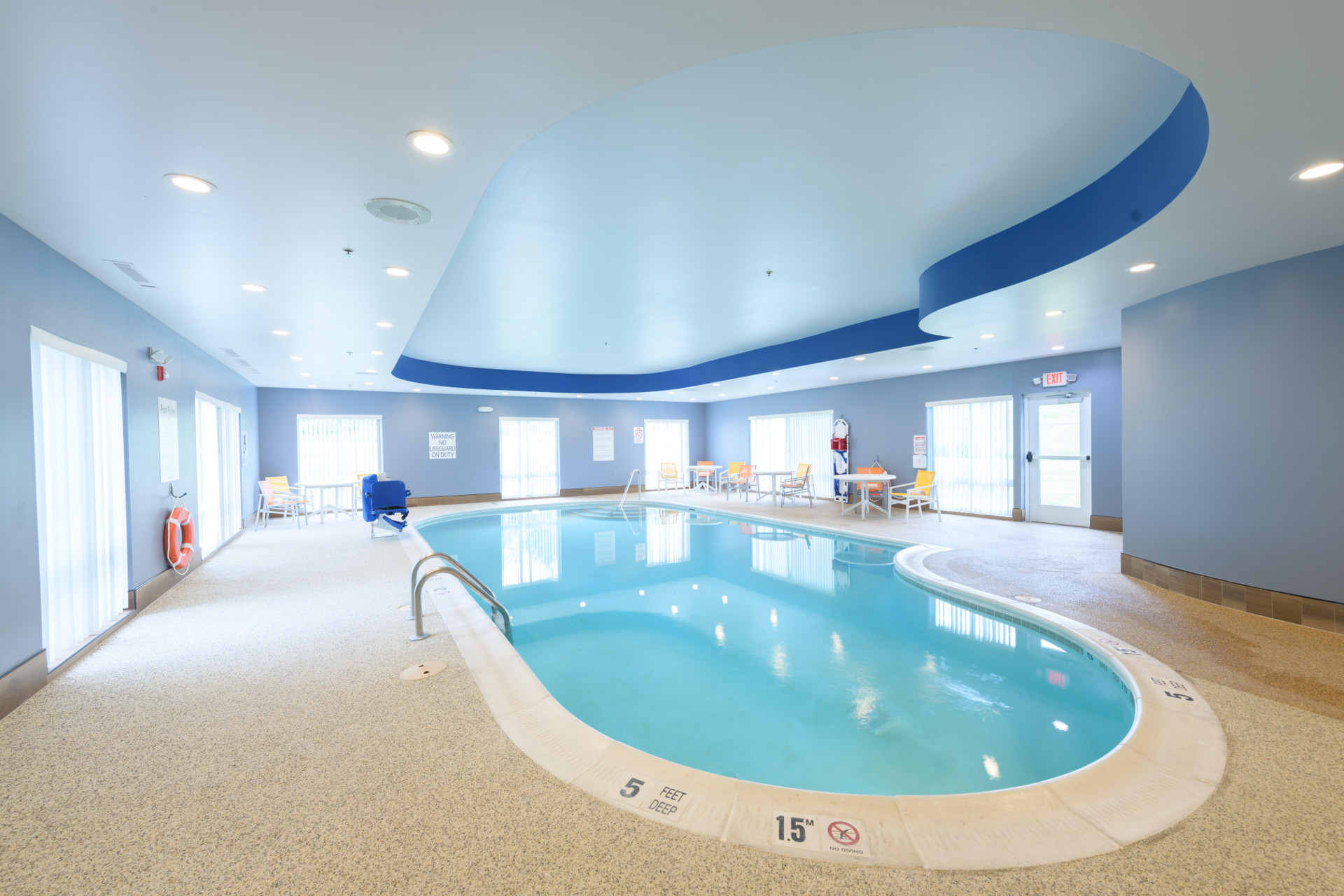 Vista Piscina Holiday Inn Express & Suites Jamestown