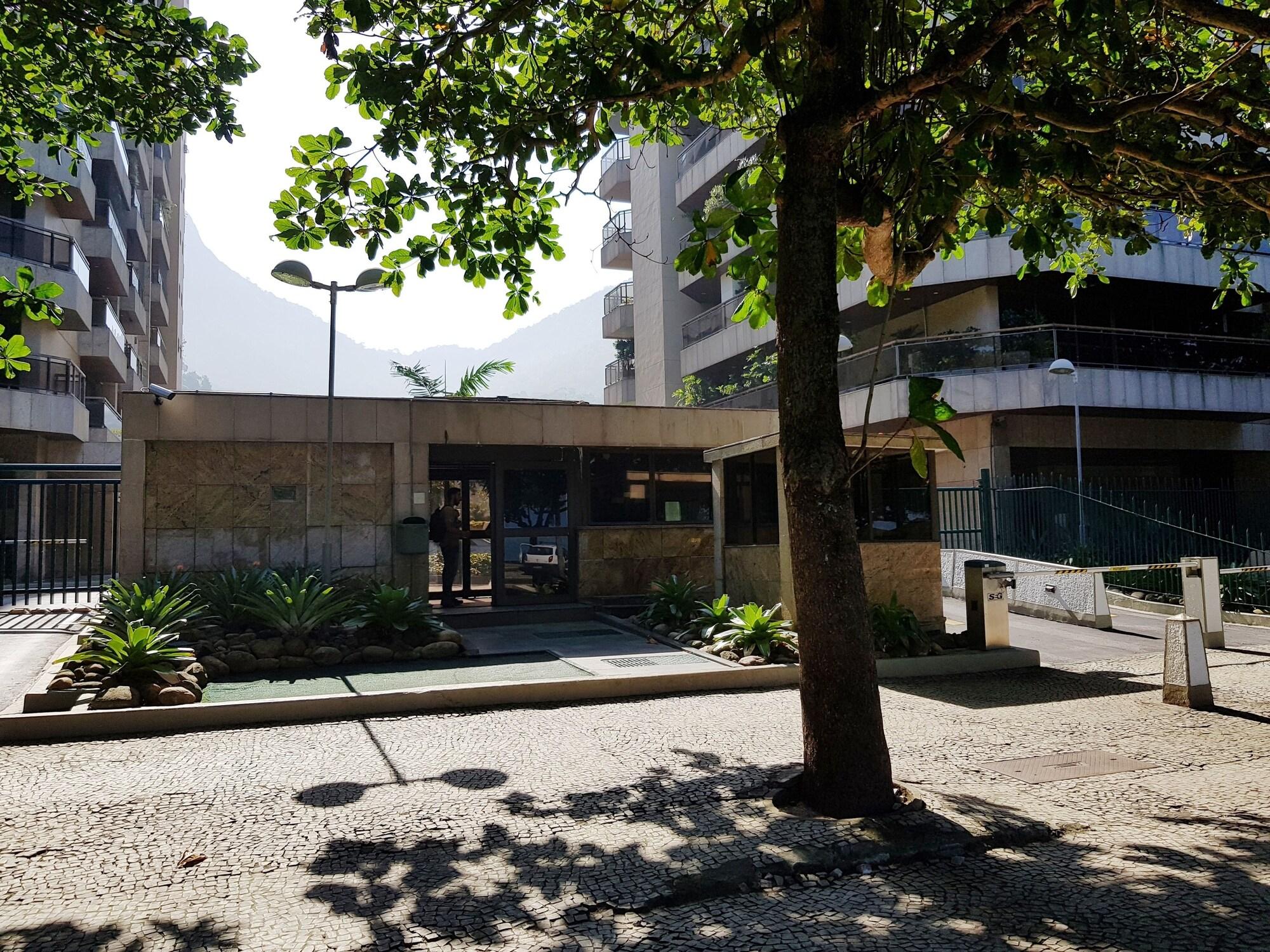 Vista Exterior Apartamento em Cond de Luxo em Sao Conrado