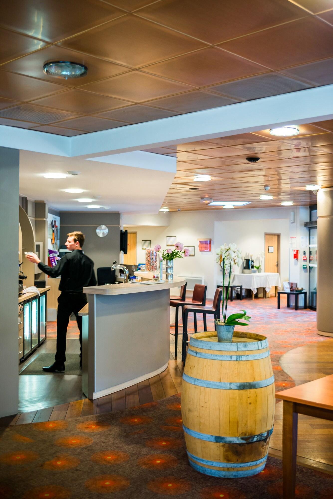 Bar/Salón Brit Hotel Rennes St Grégoire - Le Villeneuve