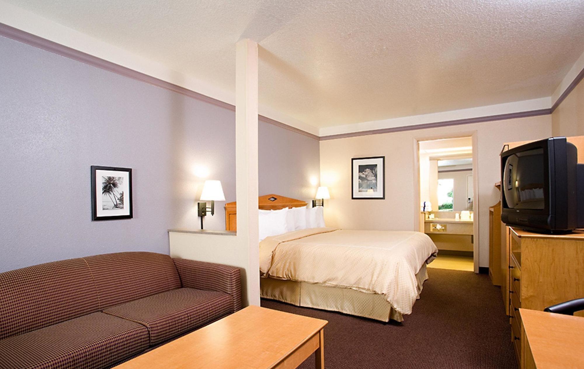 Habitación Clarion Suites Maingate