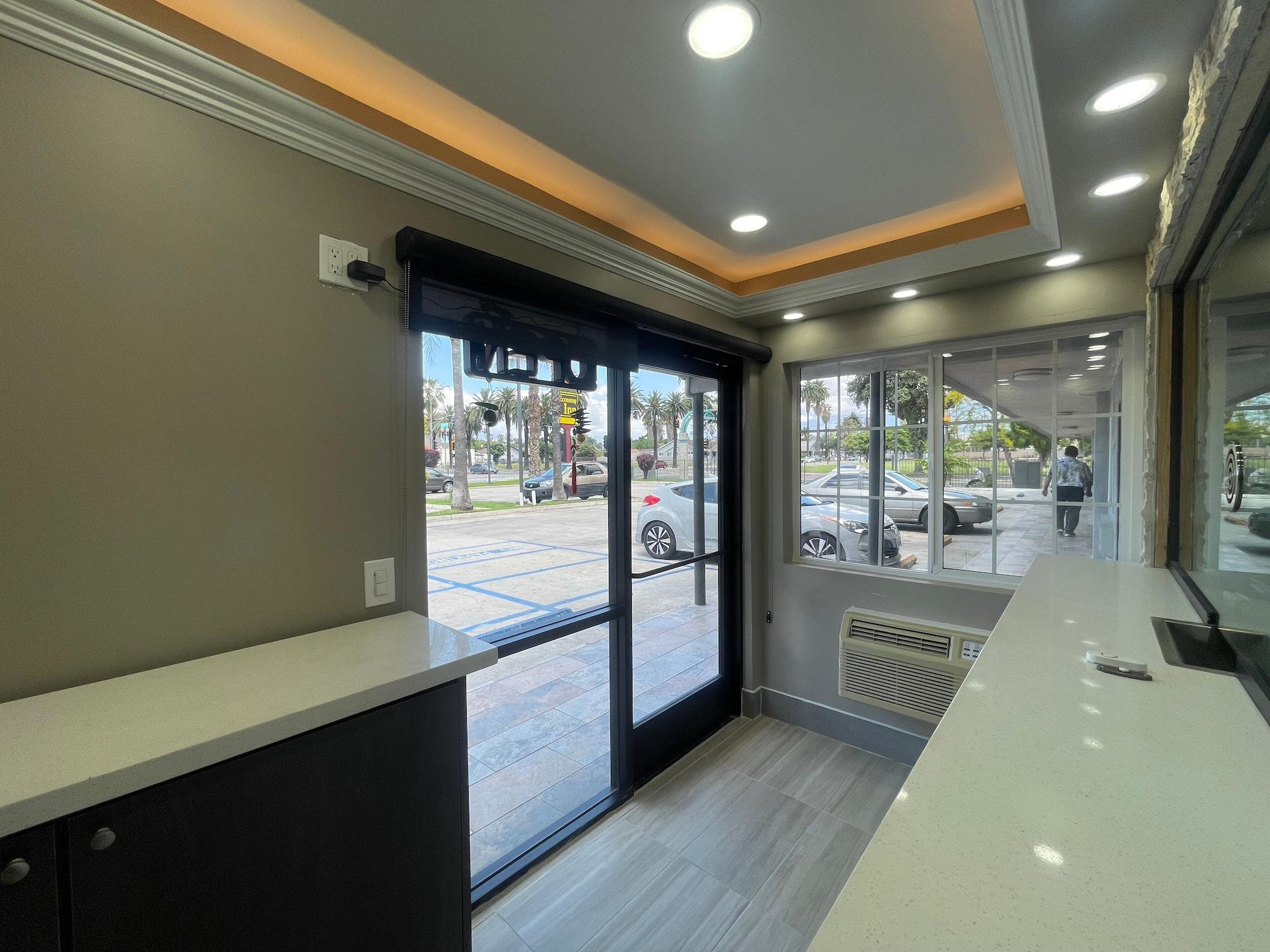 Vista Lobby SimpleStay Suites - San Bernardino