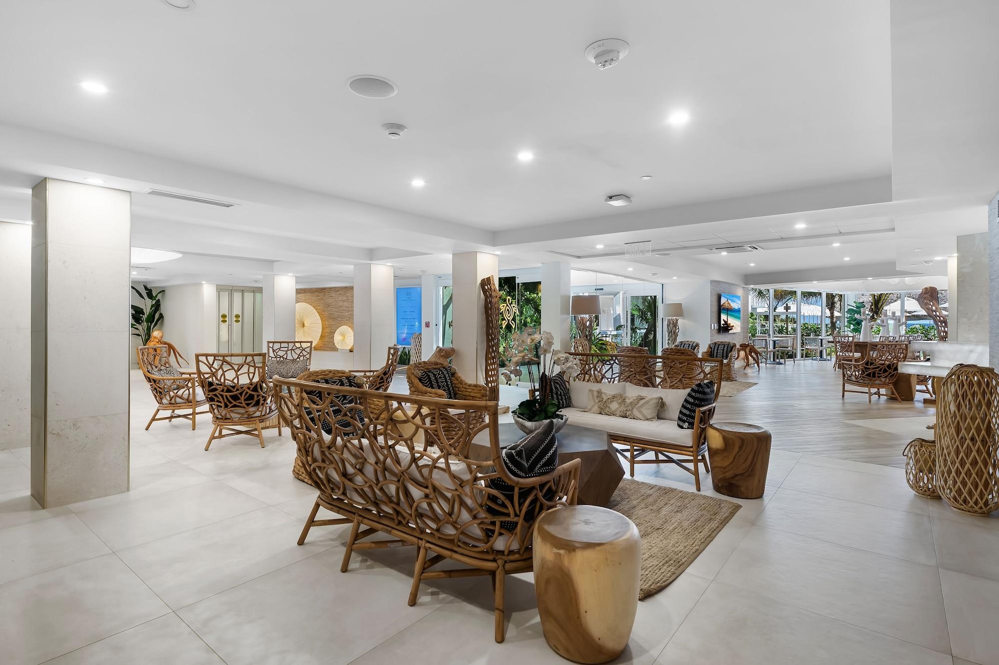 Vista Lobby Beachcomber Resort & Club