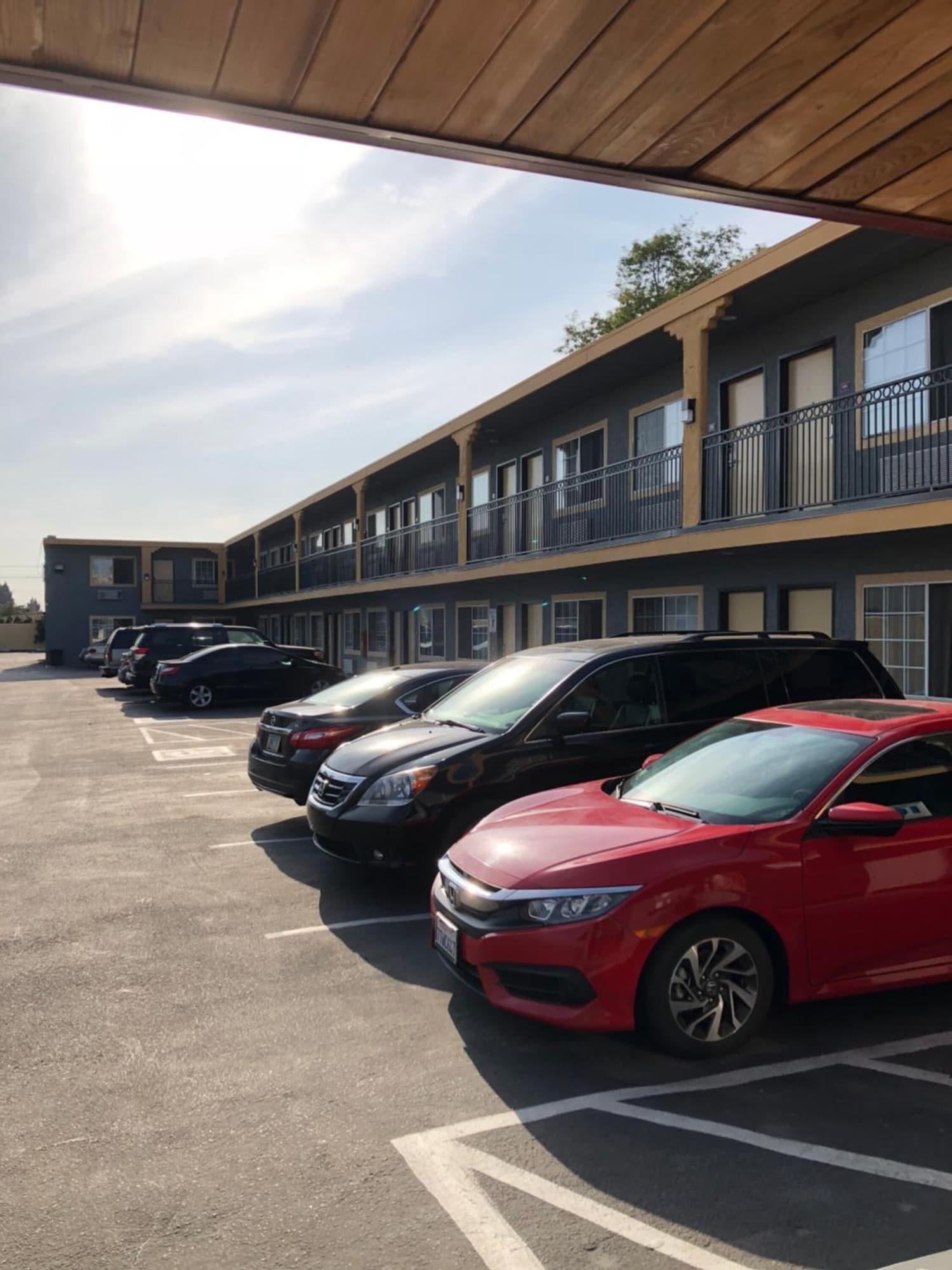 Comodidades del Alojamiento American Inn & Suites LAX