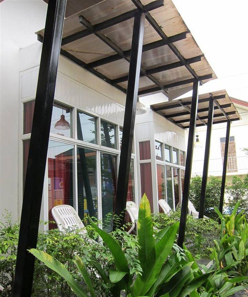 Vista Exterior Loma Place