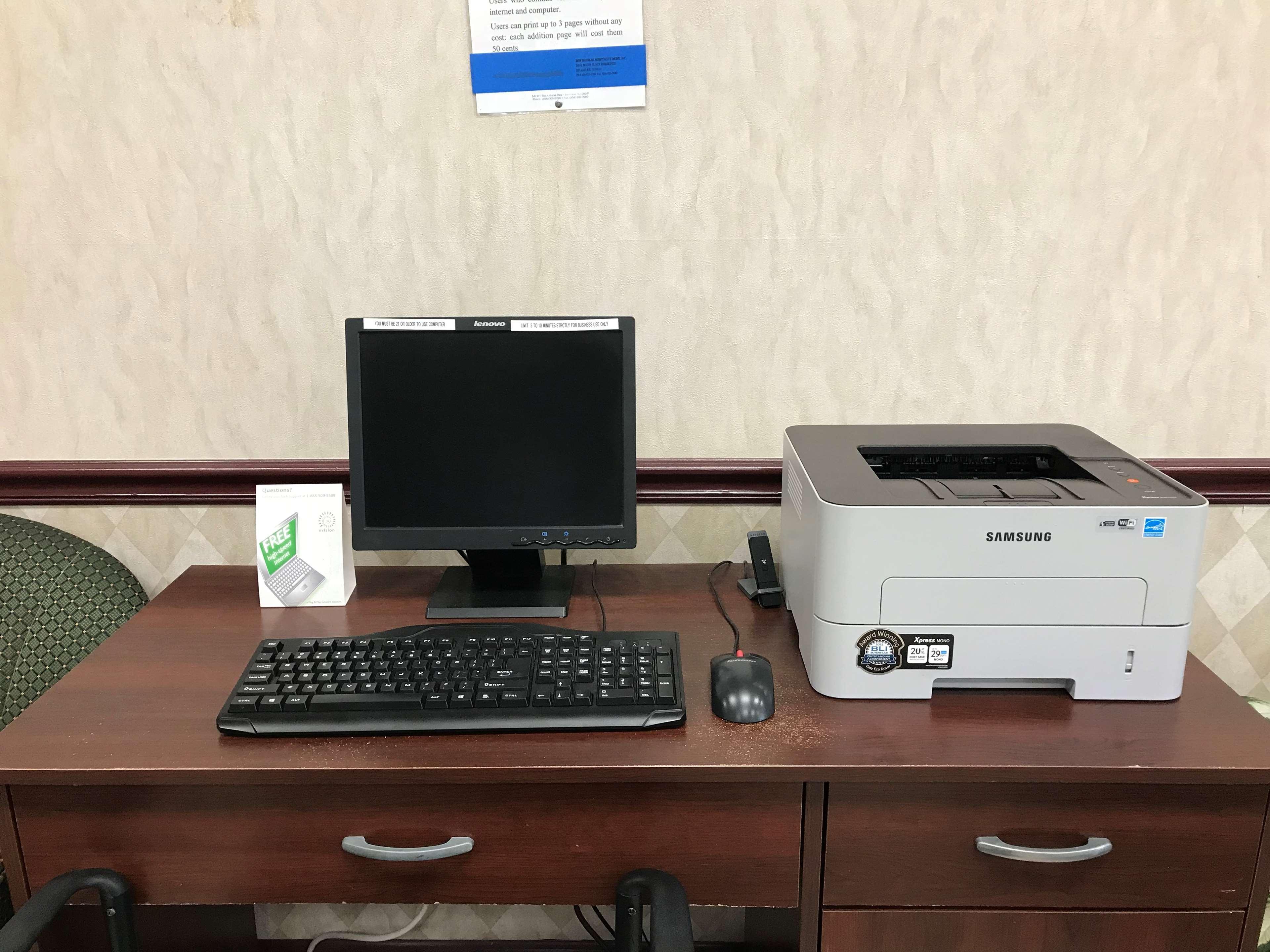 Vista Lobby Travelodge by Wyndham Bellmawr