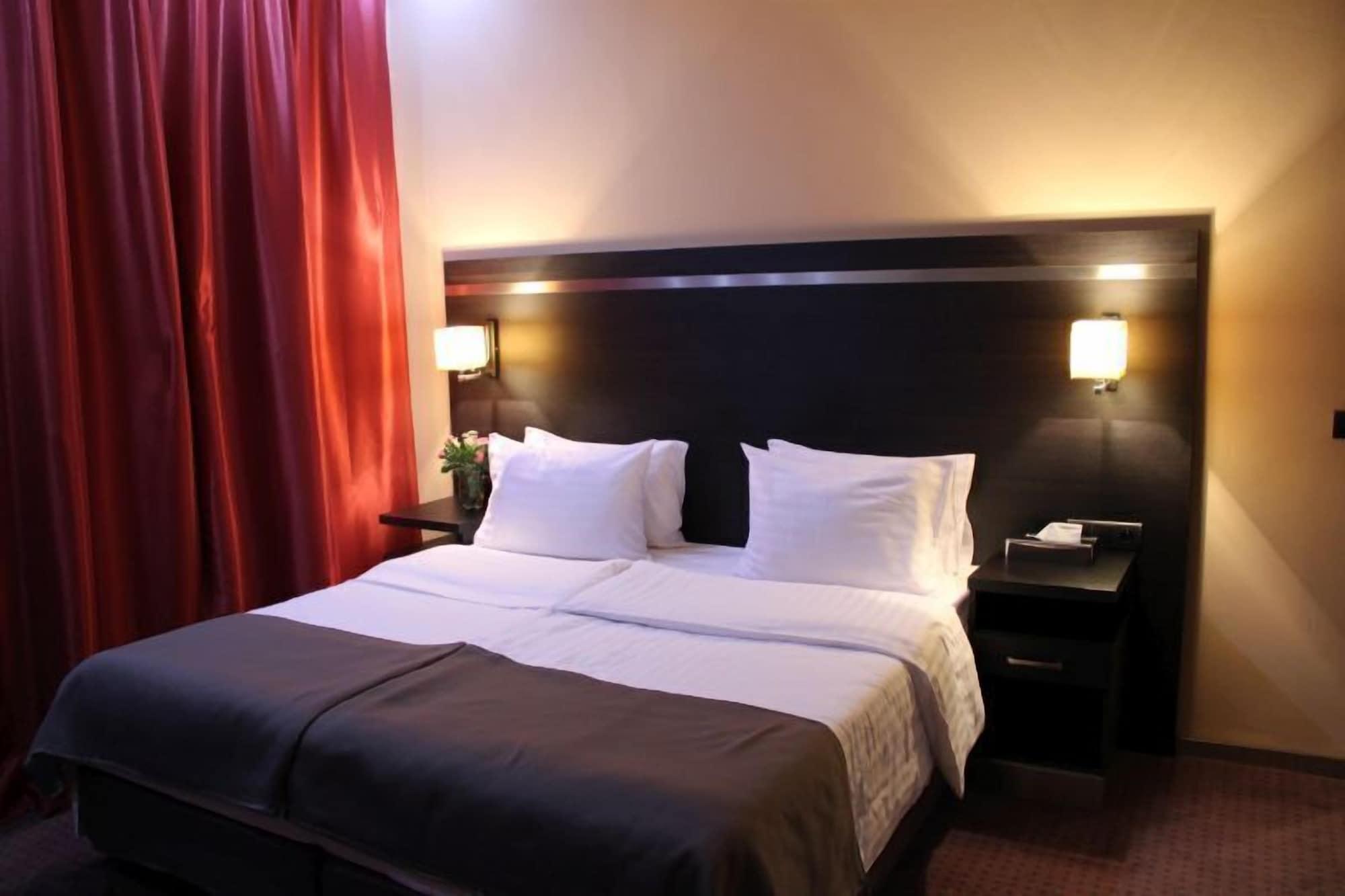 Varios Hotel Delta In