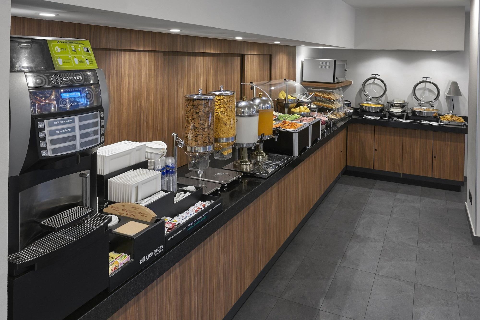 Restaurant City Express by Marriott Monterrey Lindavista