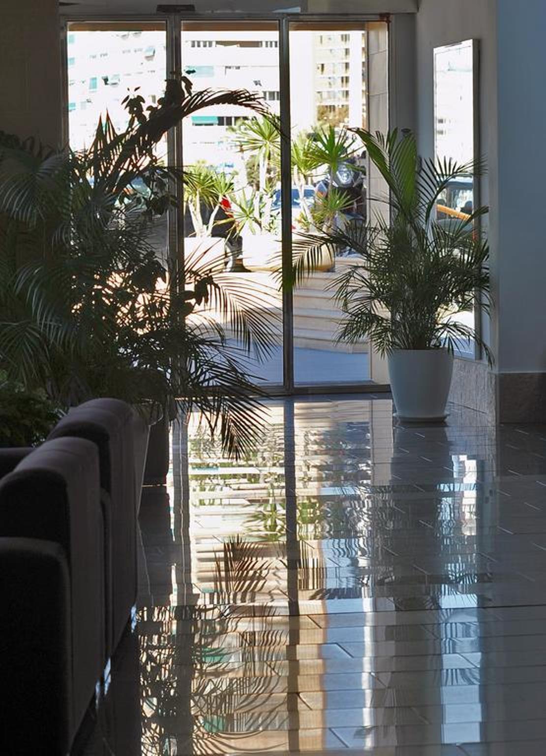 Vista Lobby Arenal Suites Benidorm