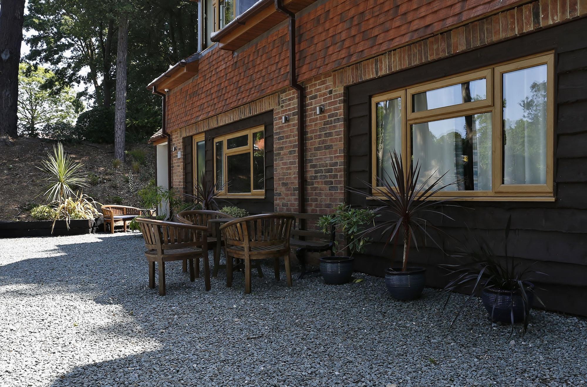 Vista Exterior Hamble Retreat House and Luxury Studios