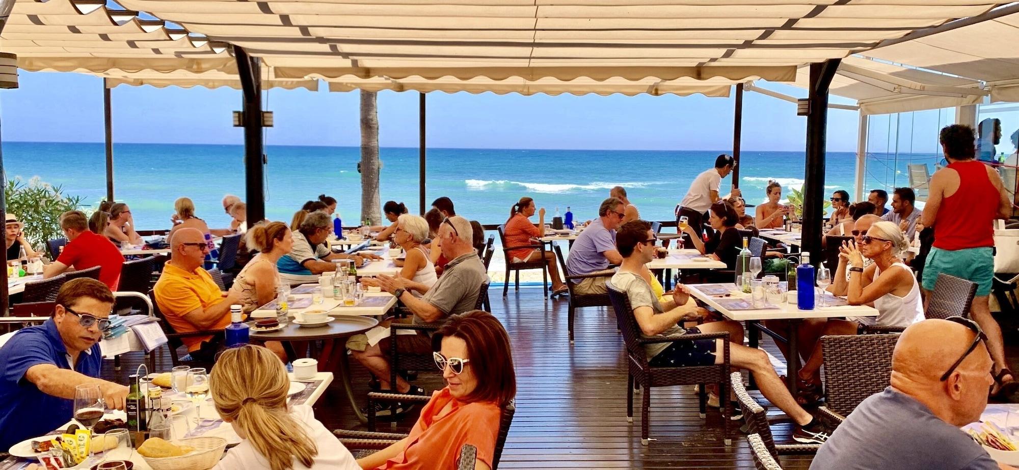 Restaurant Apartment on the beachfront