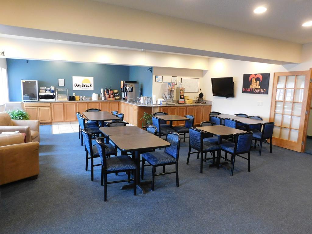 Vista Exterior Days Inn by Wyndham Hotel Spencer IA