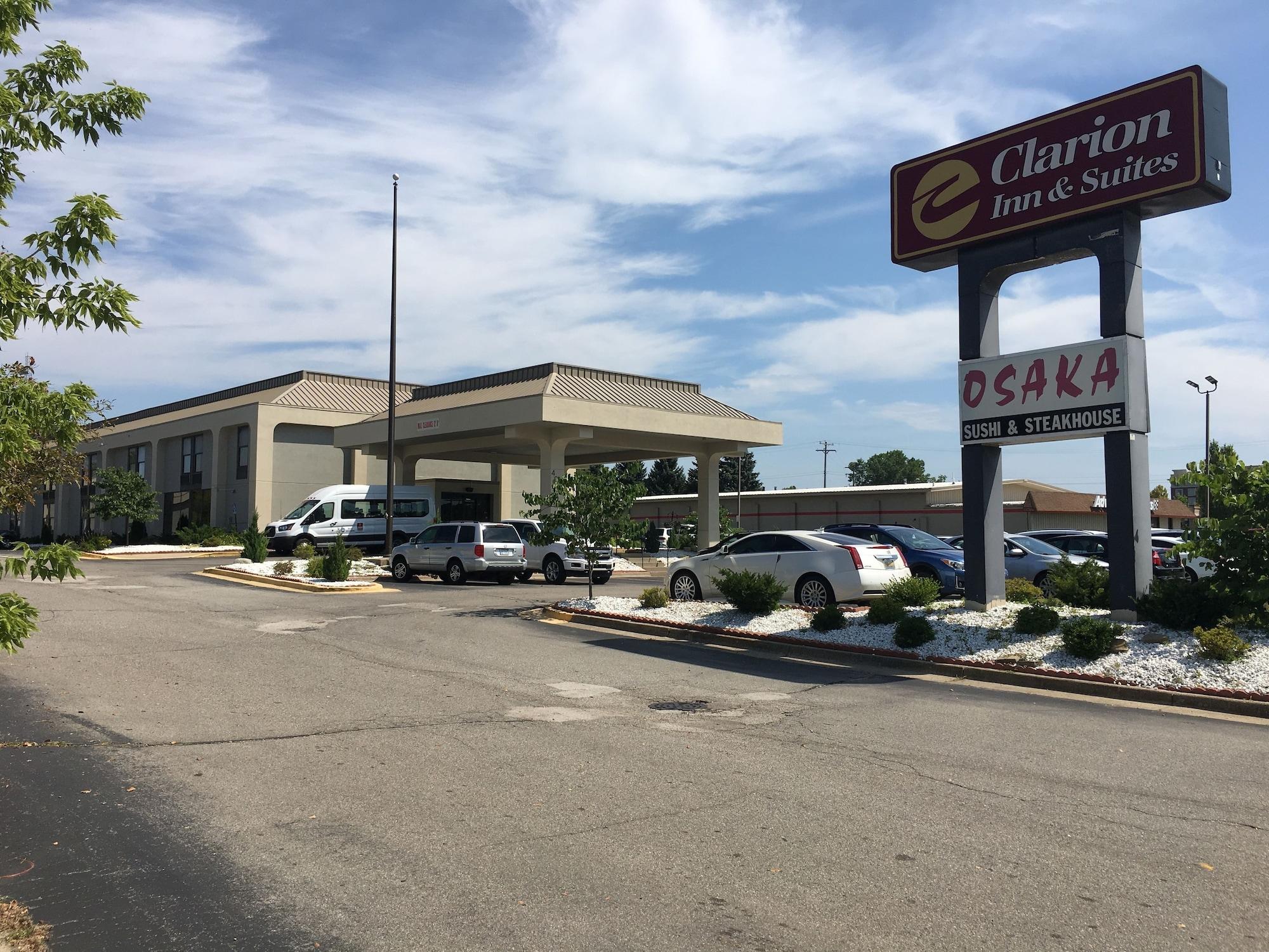 Vista Exterior Clarion Inn & Suites Grand Rapids Airport