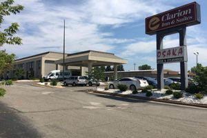 Alojamiento - Clarion Inn & Suites Airport