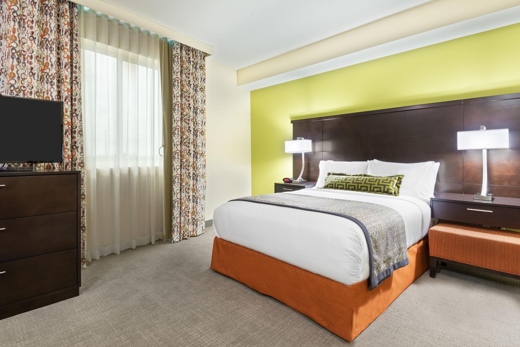 Habitación Staybridge Suites Miami International Airport by IHG