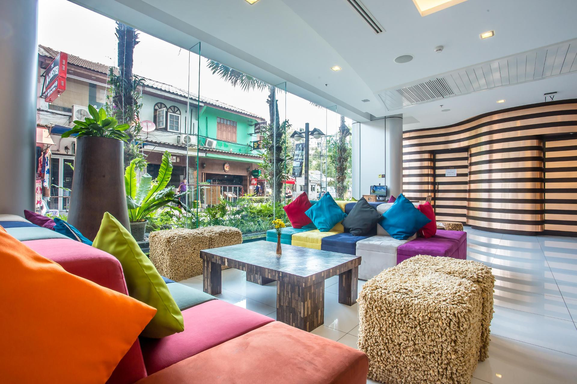 Vista Lobby Nouvo City Hotel