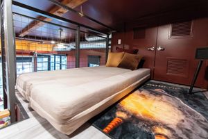 Alquiler Vacacional - Studio loft with garage door with AC located in the heart of DTSA