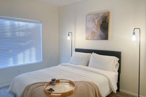 Renta temporal - Luxury Getaway w/ Pool, Fast Wi-Fi & Free Parking