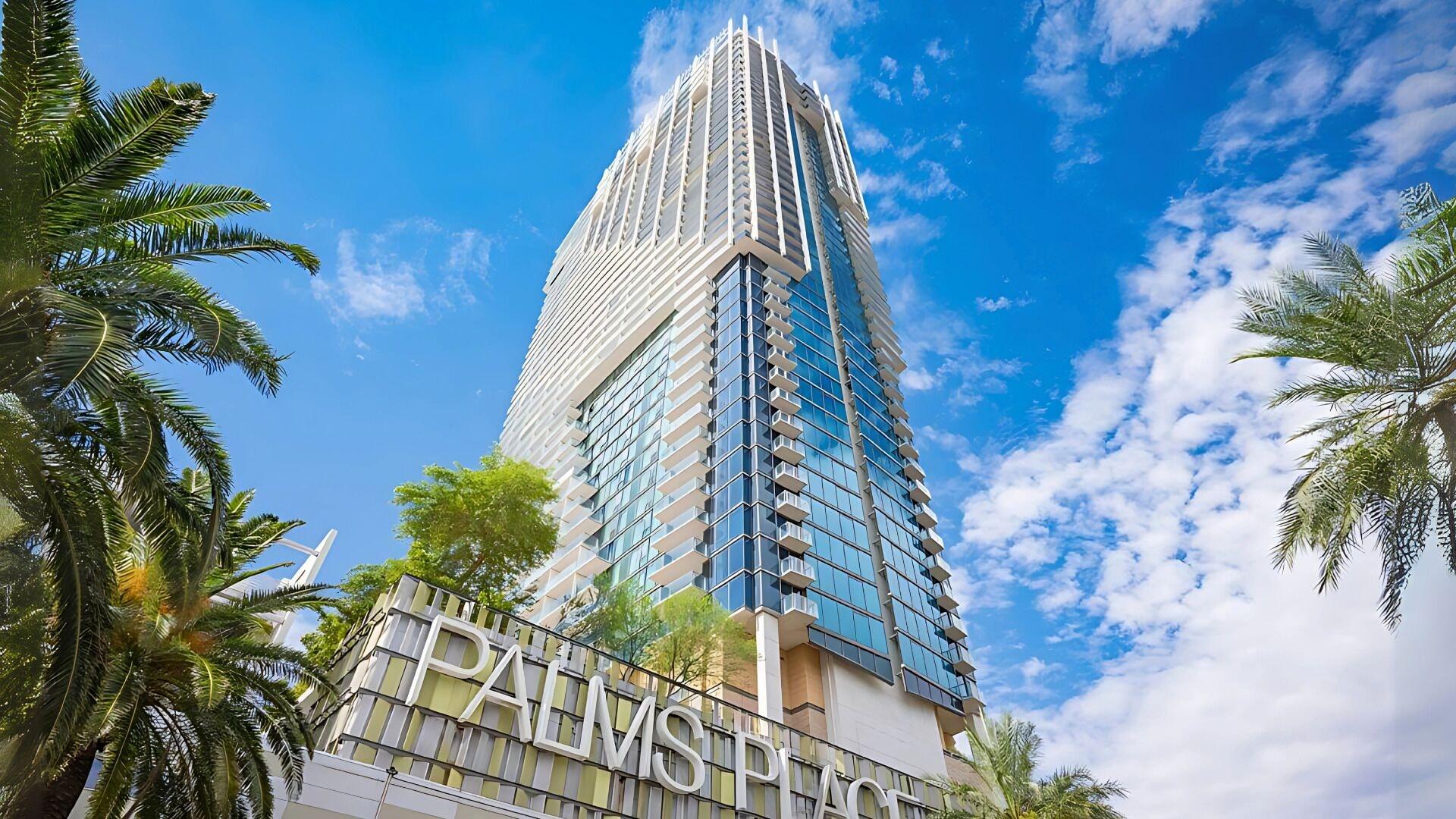 Vista Exterior One Bedroom | 1.5 Baths & Living Room | Jet Tub – Palms Place StripSuite