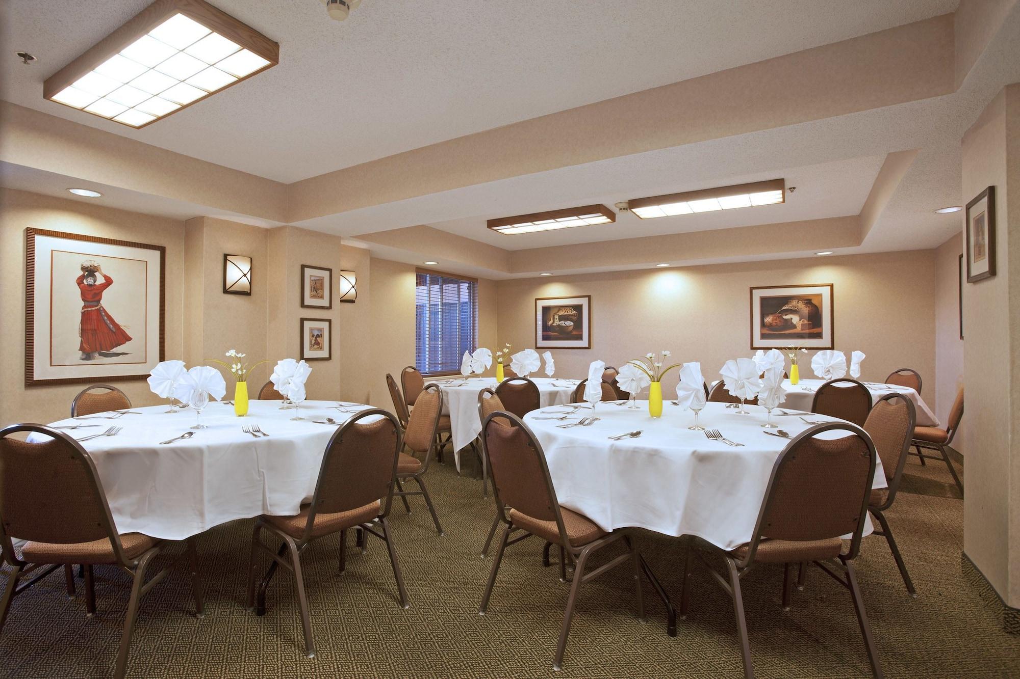 Salón de Baile Inn at Santa Fe, SureStay Collection by Best Western