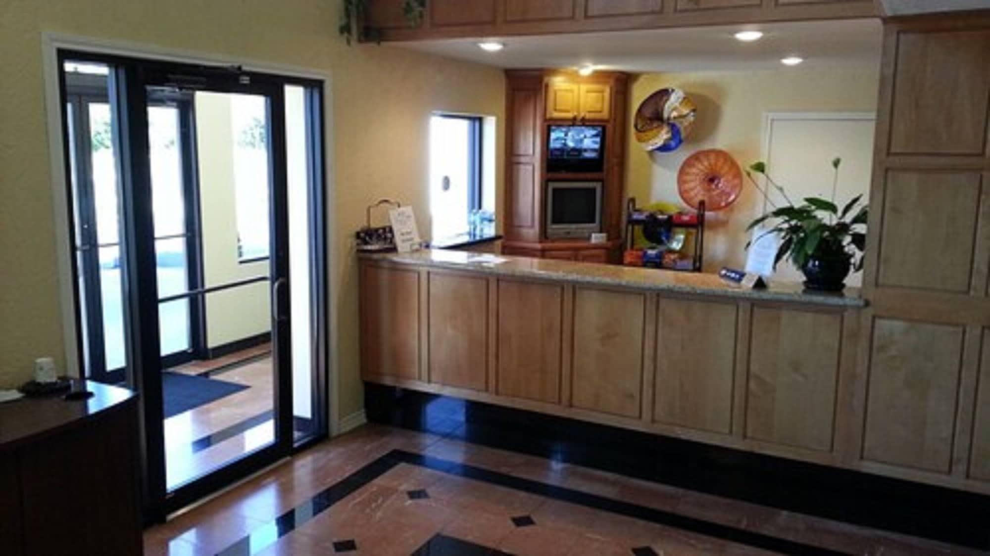 Vista Lobby 12 Oaks Hotel