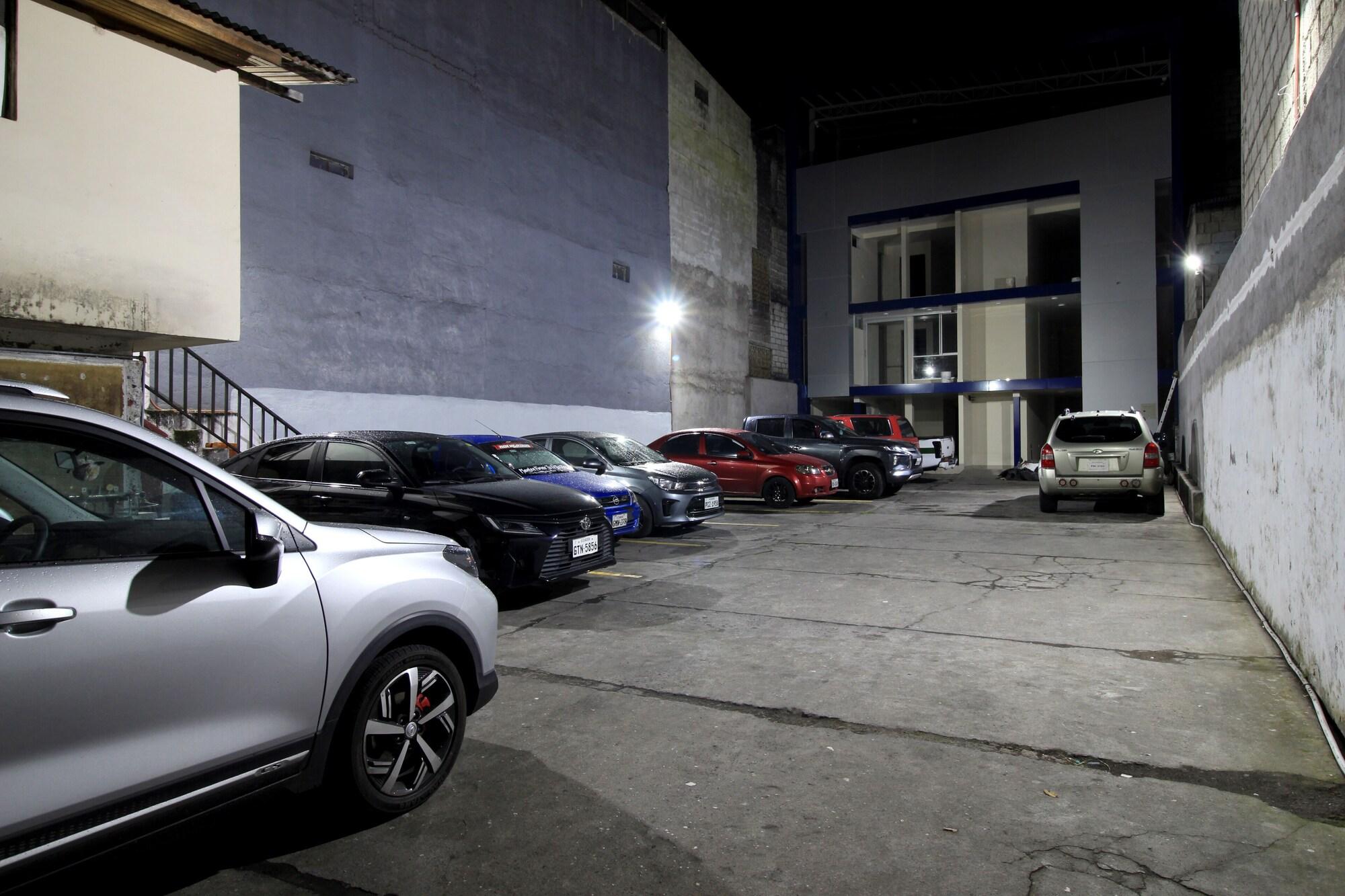 Vista Exterior Hostal plaza by Elvita