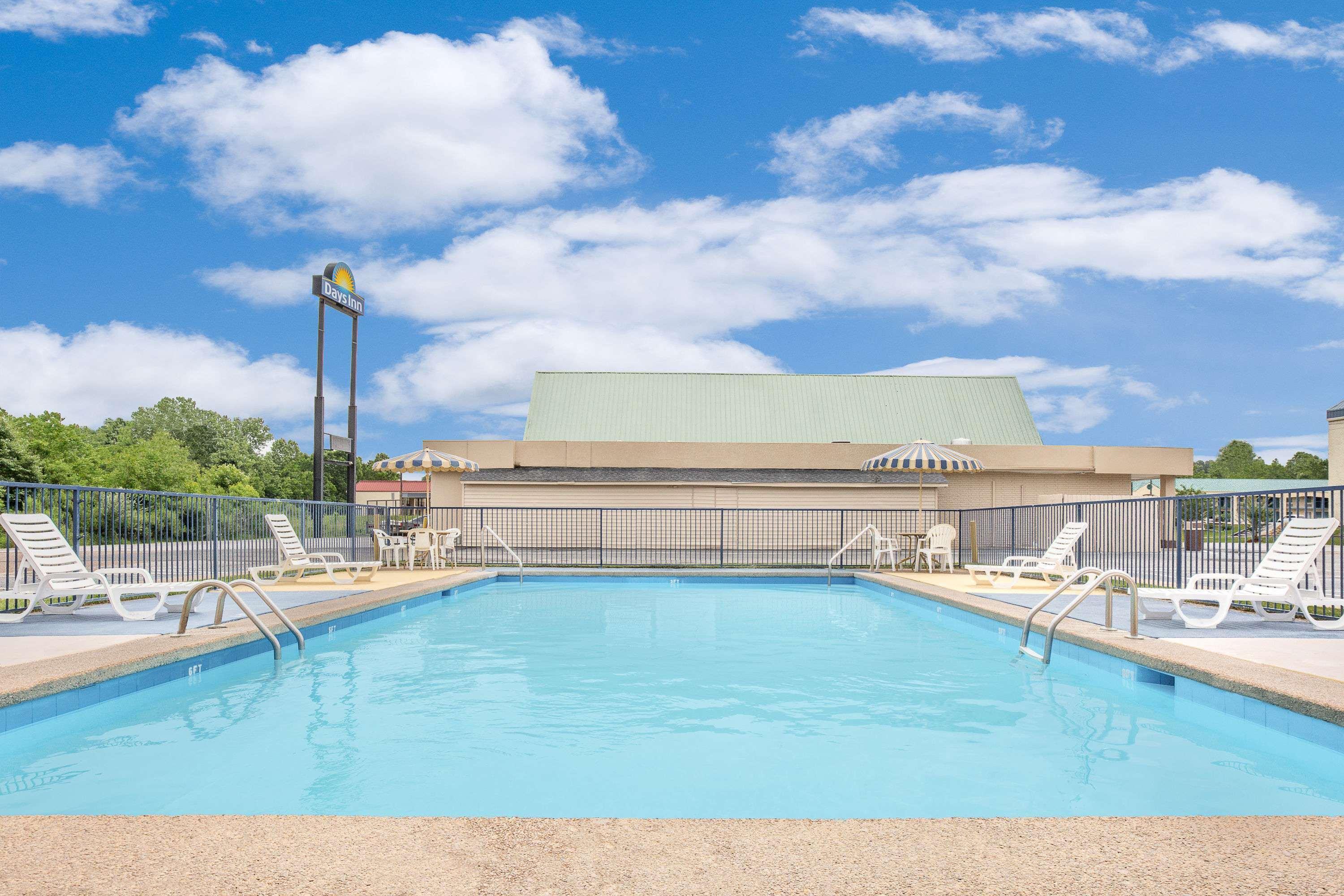 Vista Piscina Days Inn by Wyndham Meridian