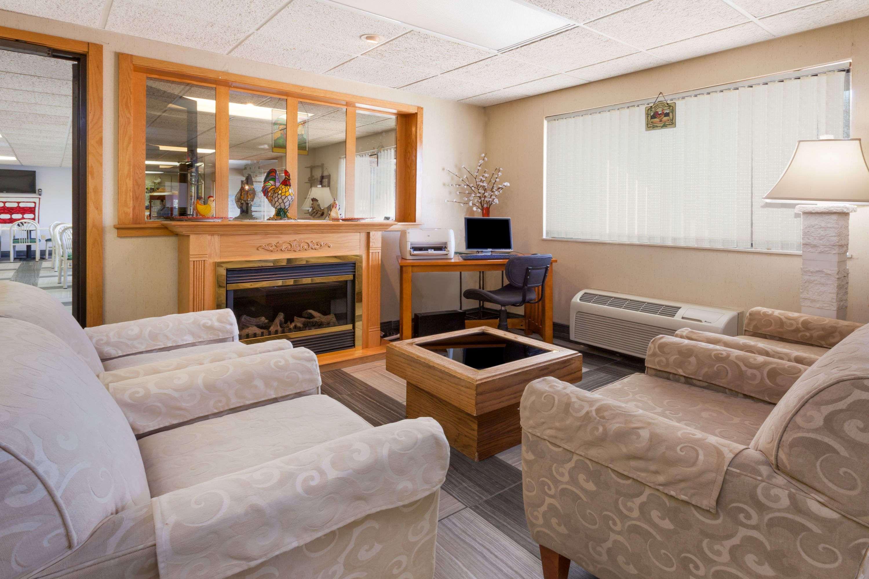 Vista Lobby Baymont by Wyndham Midland