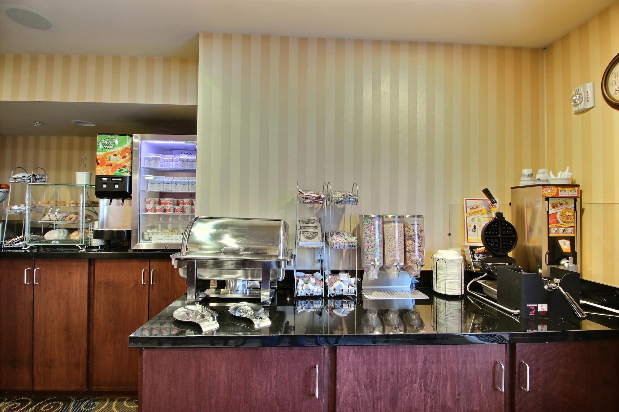 Restaurant AmericInn by Wyndham Oshkosh