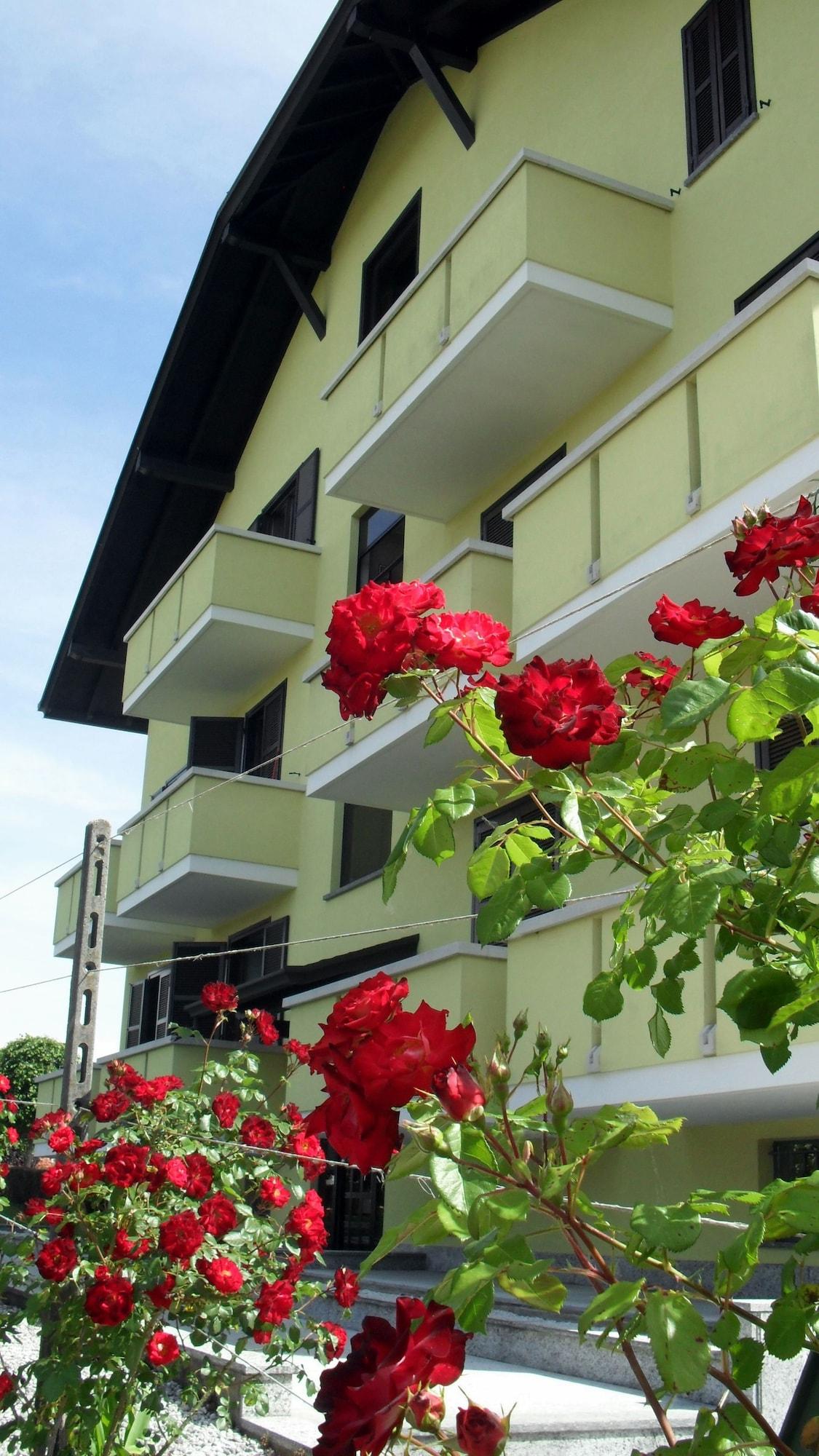 Varios Albergo Residence Isotta