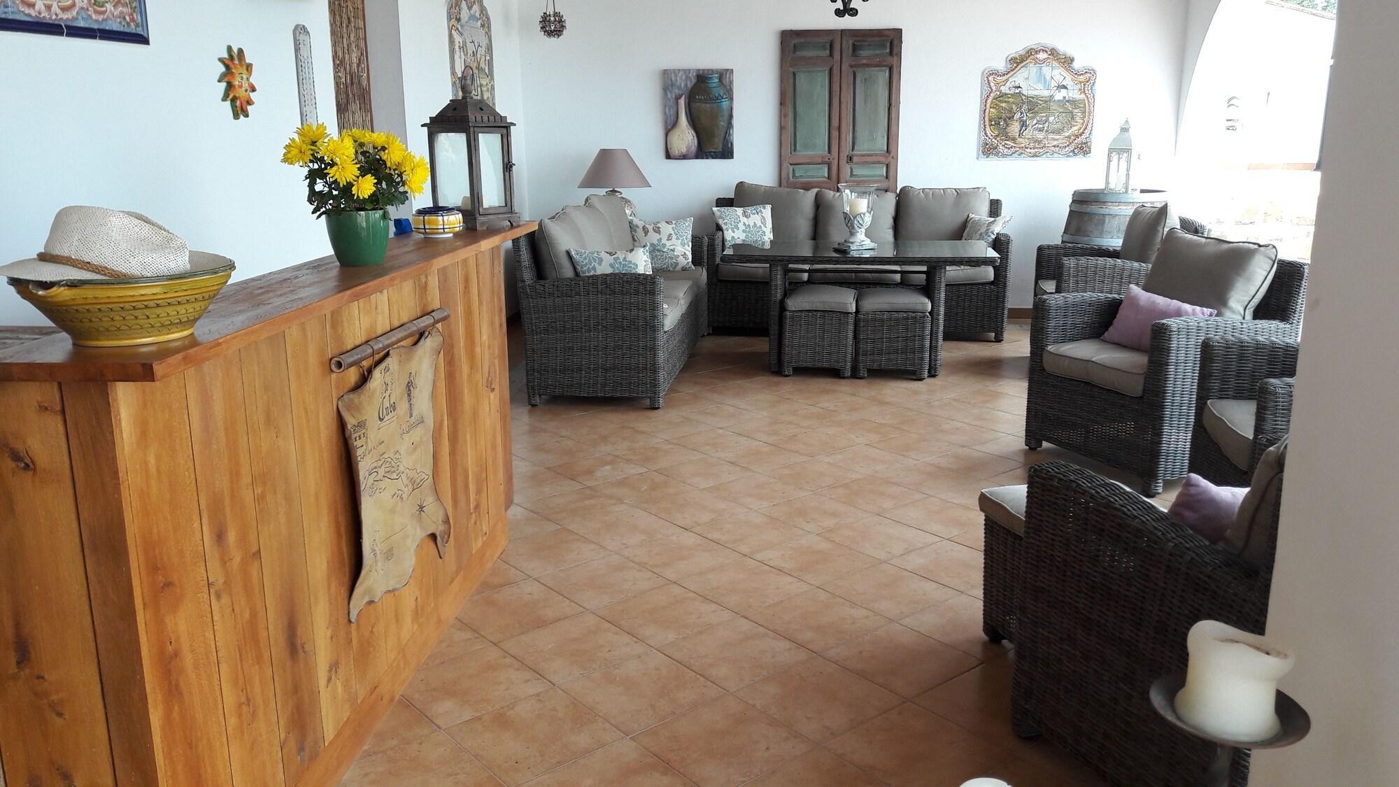 Bar/Salón Casa Roble B&B