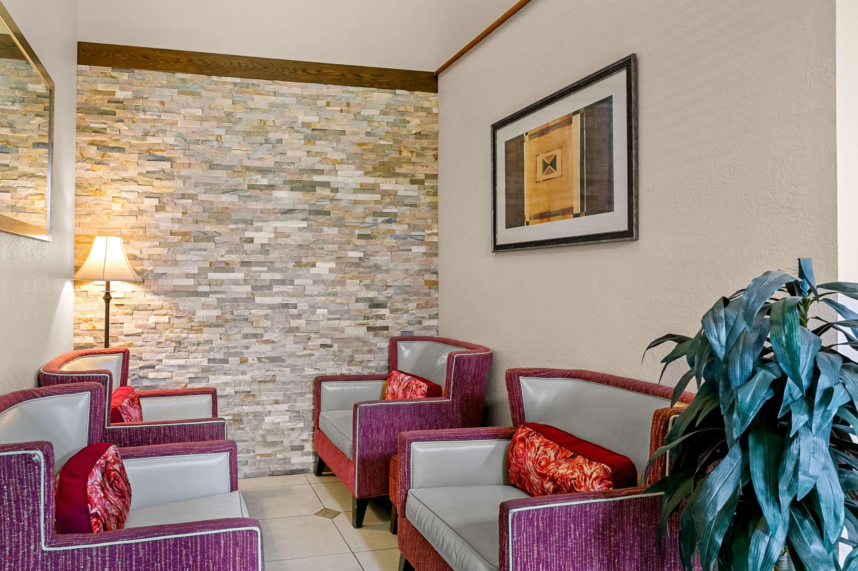 Vista Lobby Quality Inn Jessup Columbia South Near Fort Meade