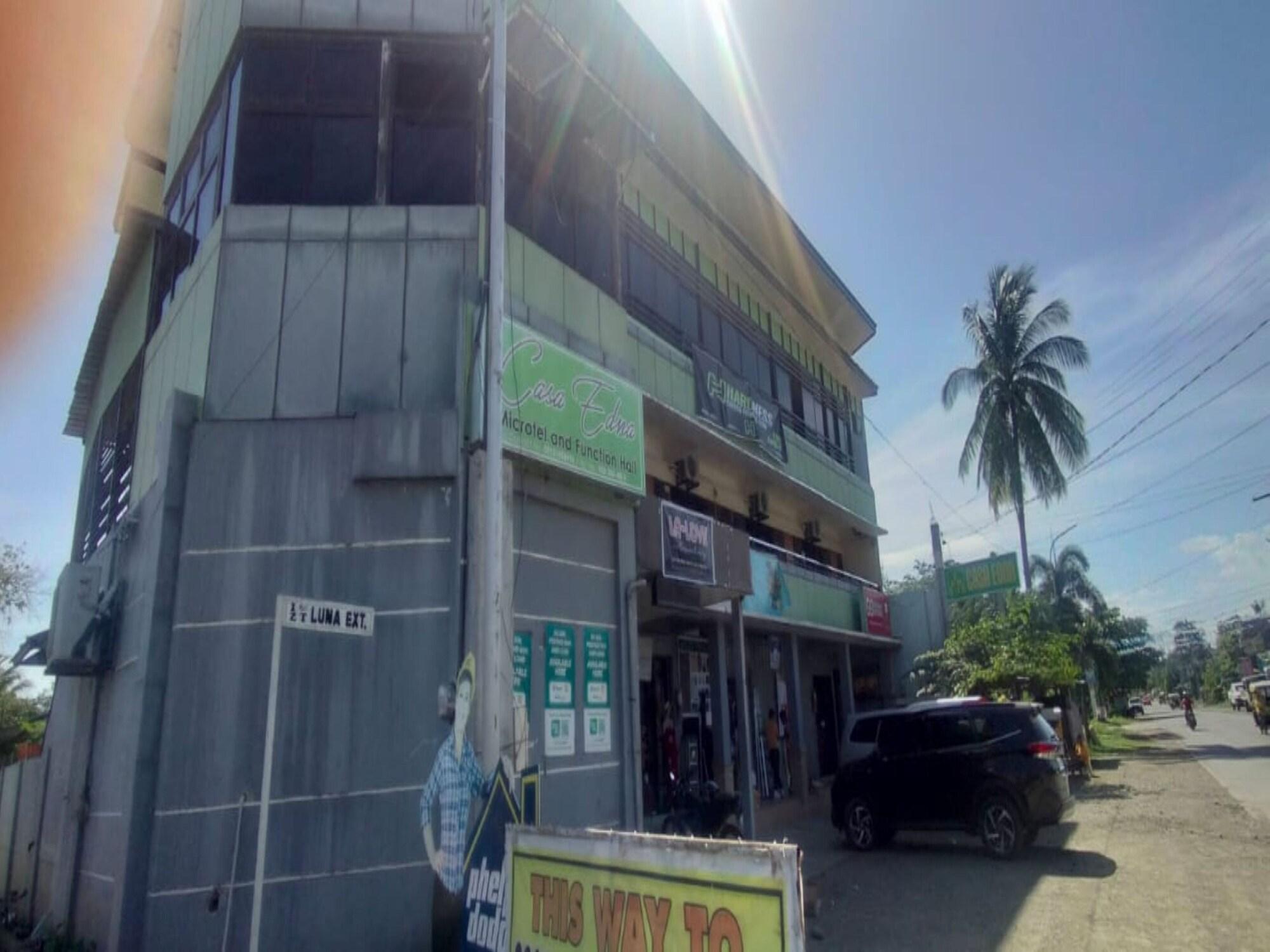 Vista Exterior OYO 1062 Casa Edna Microtel And Function