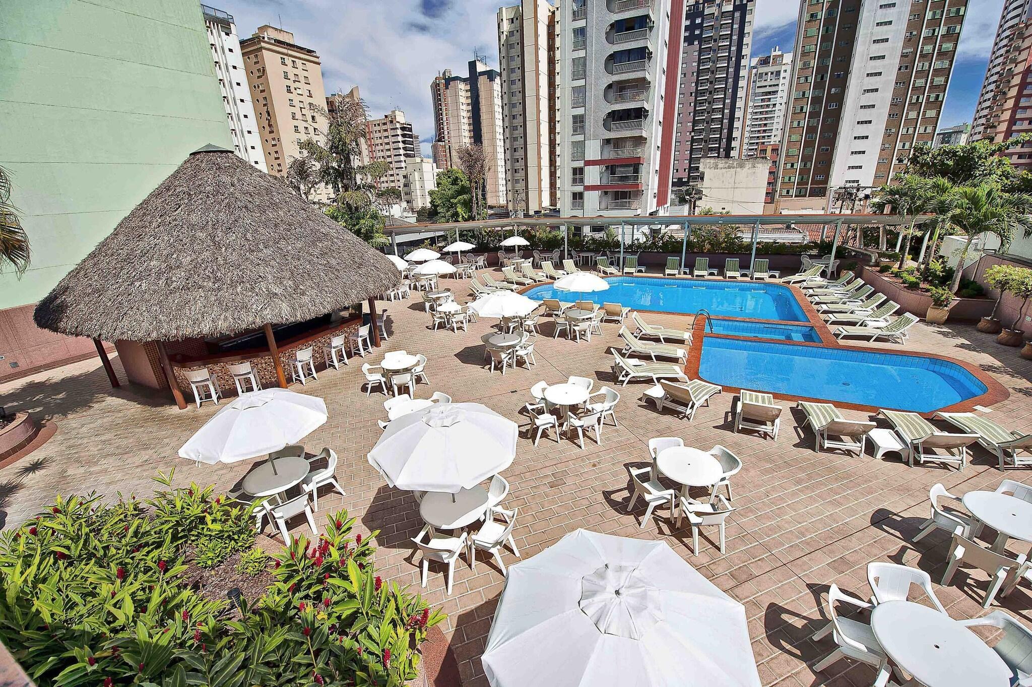 Vista Piscina Castro's Park Hotel