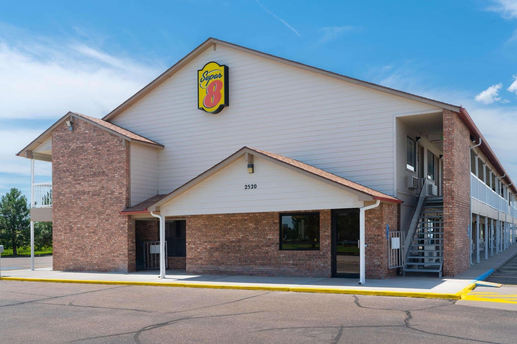 Vista Exterior Super 8 by Wyndham Goodland