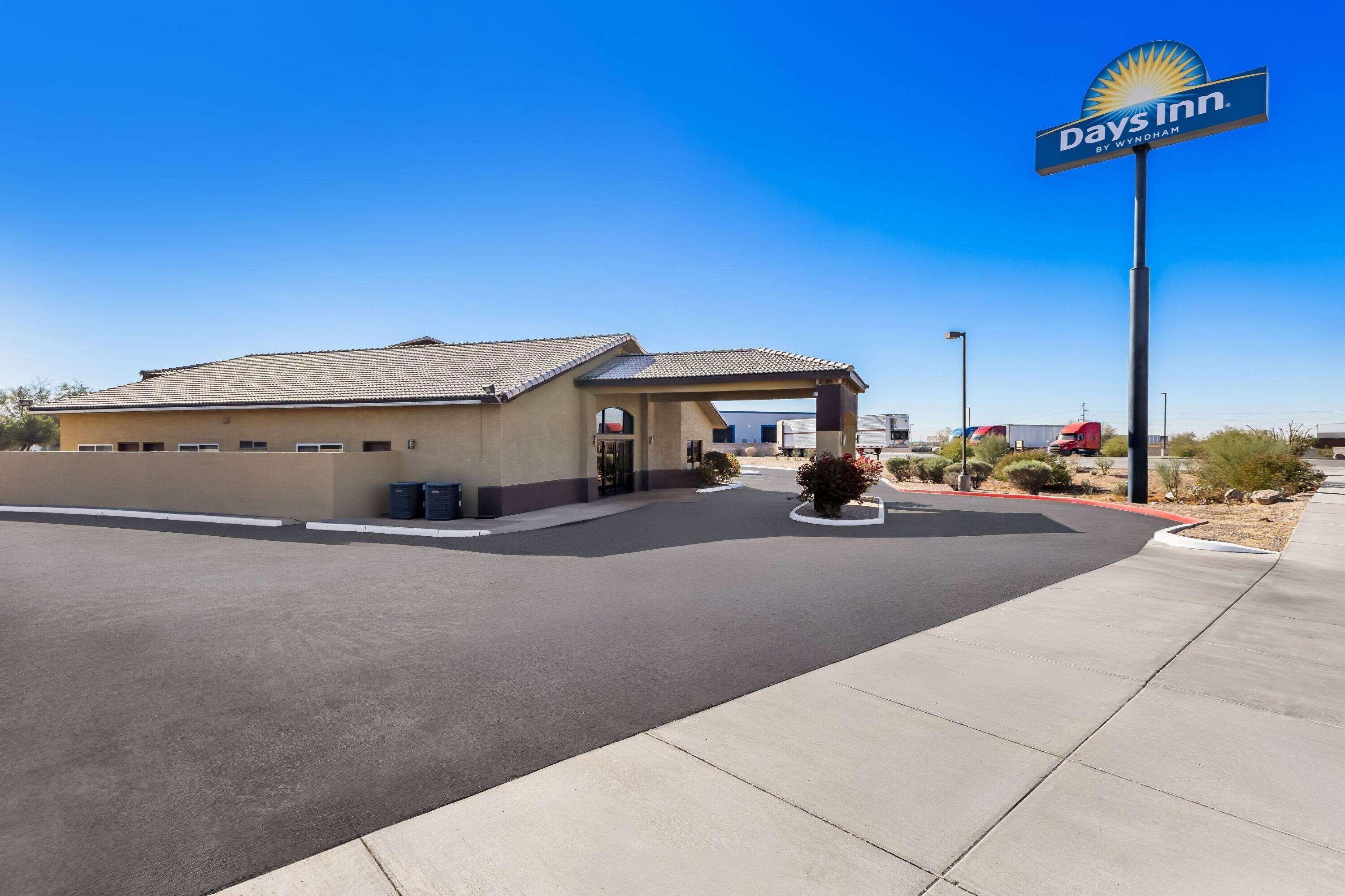 Vista Exterior Days Inn by Wyndham Buckeye