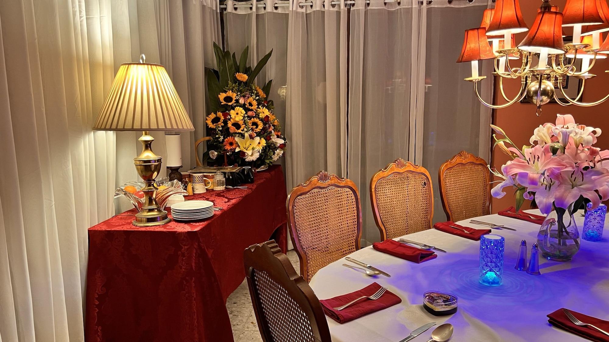 Restaurant Dickinson Guest House, Guadalajara Expo