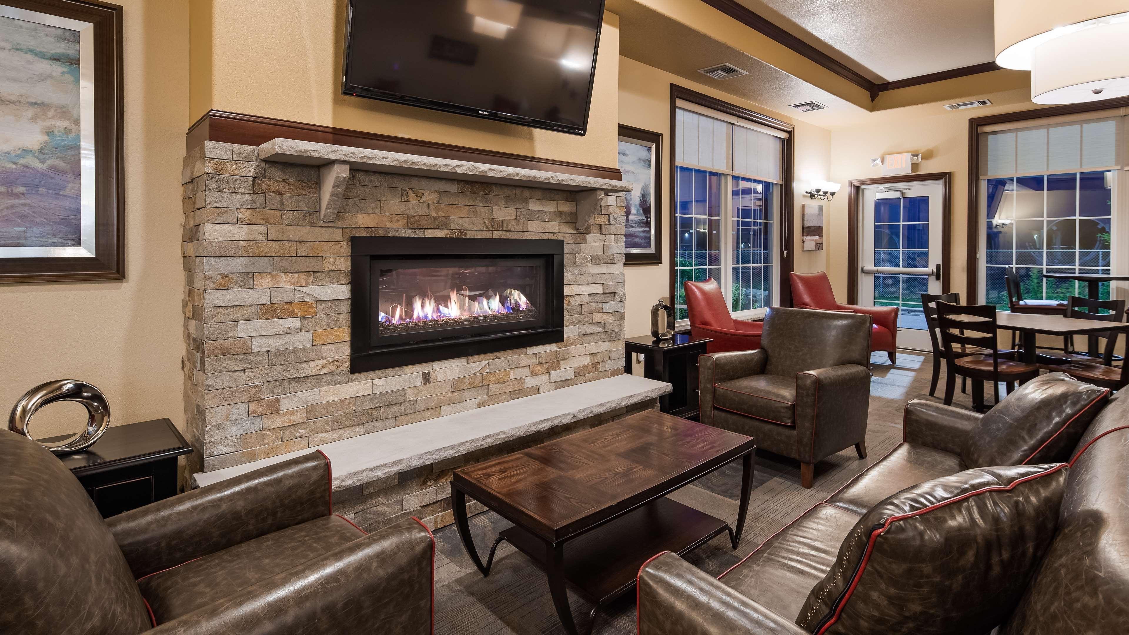 Vista Lobby Best Western Plus Wausau-Rothschild Hotel