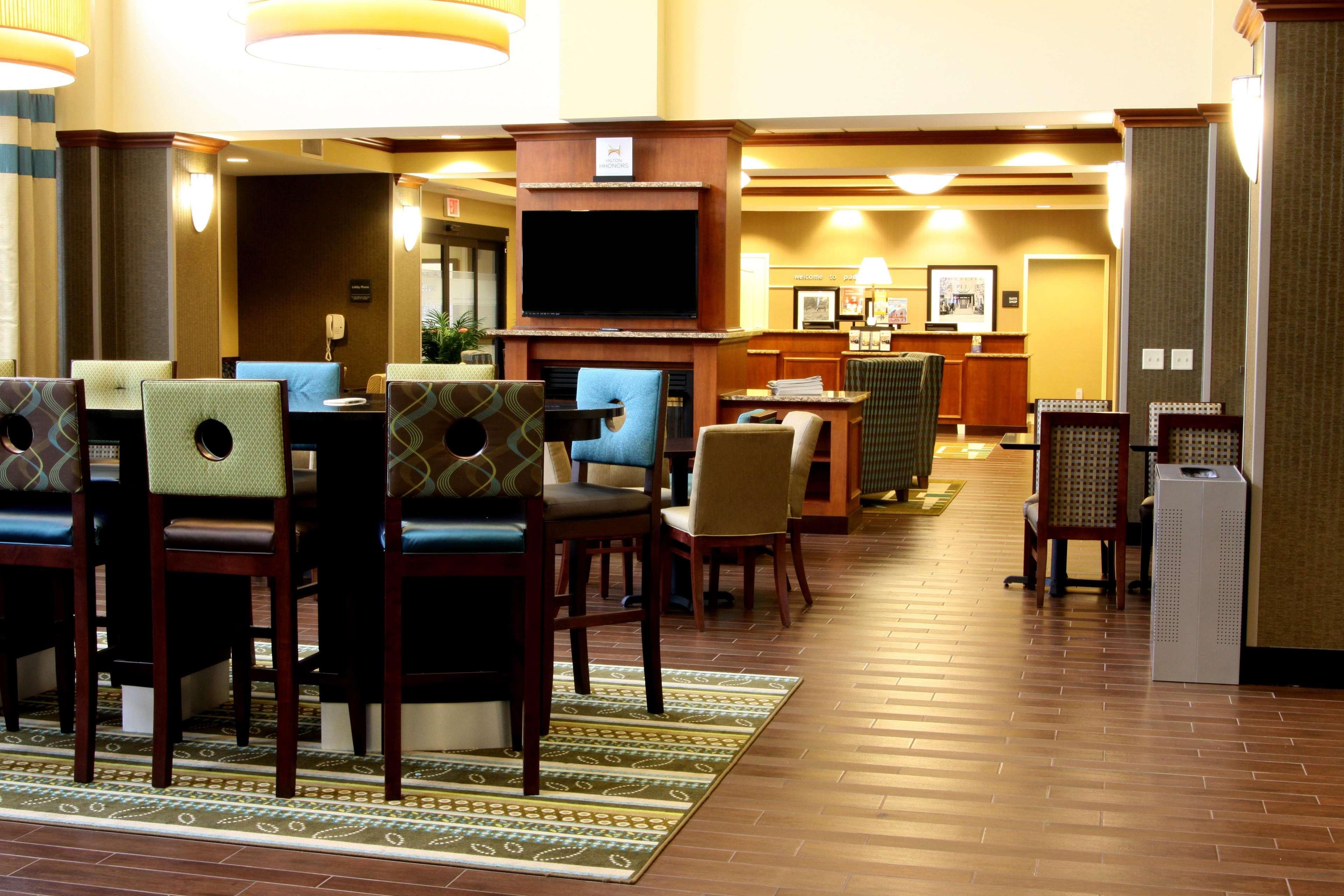 Vista Lobby Hampton Inn & Suites Paducah