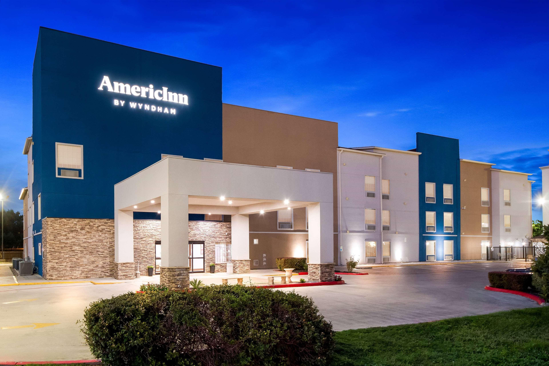 Vista Exterior AmericInn by Wyndham New Braunfels
