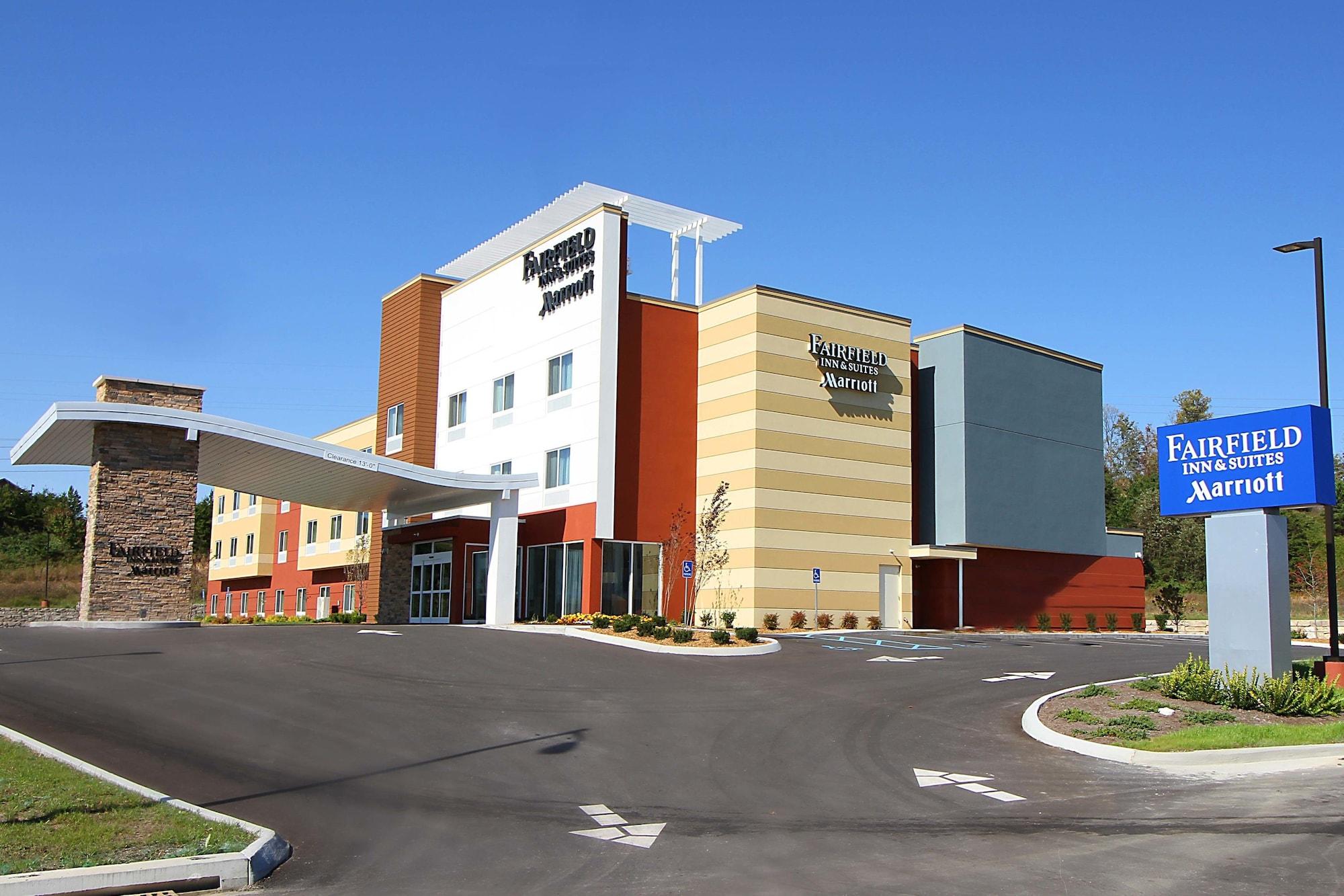Vista Exterior Fairfield Inn & Suites by Marriott London