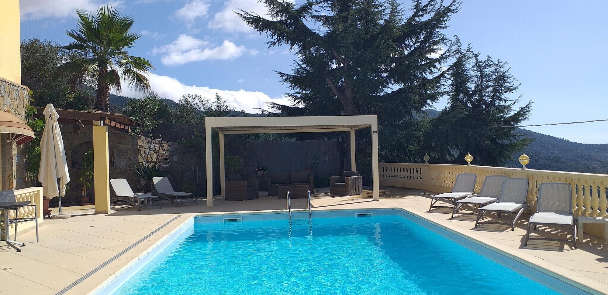 Vista Piscina Villa Santa Giusta