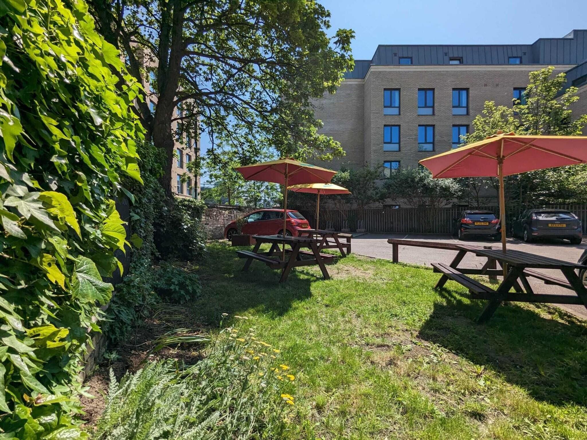 Varios The Earl of Derby - Inn