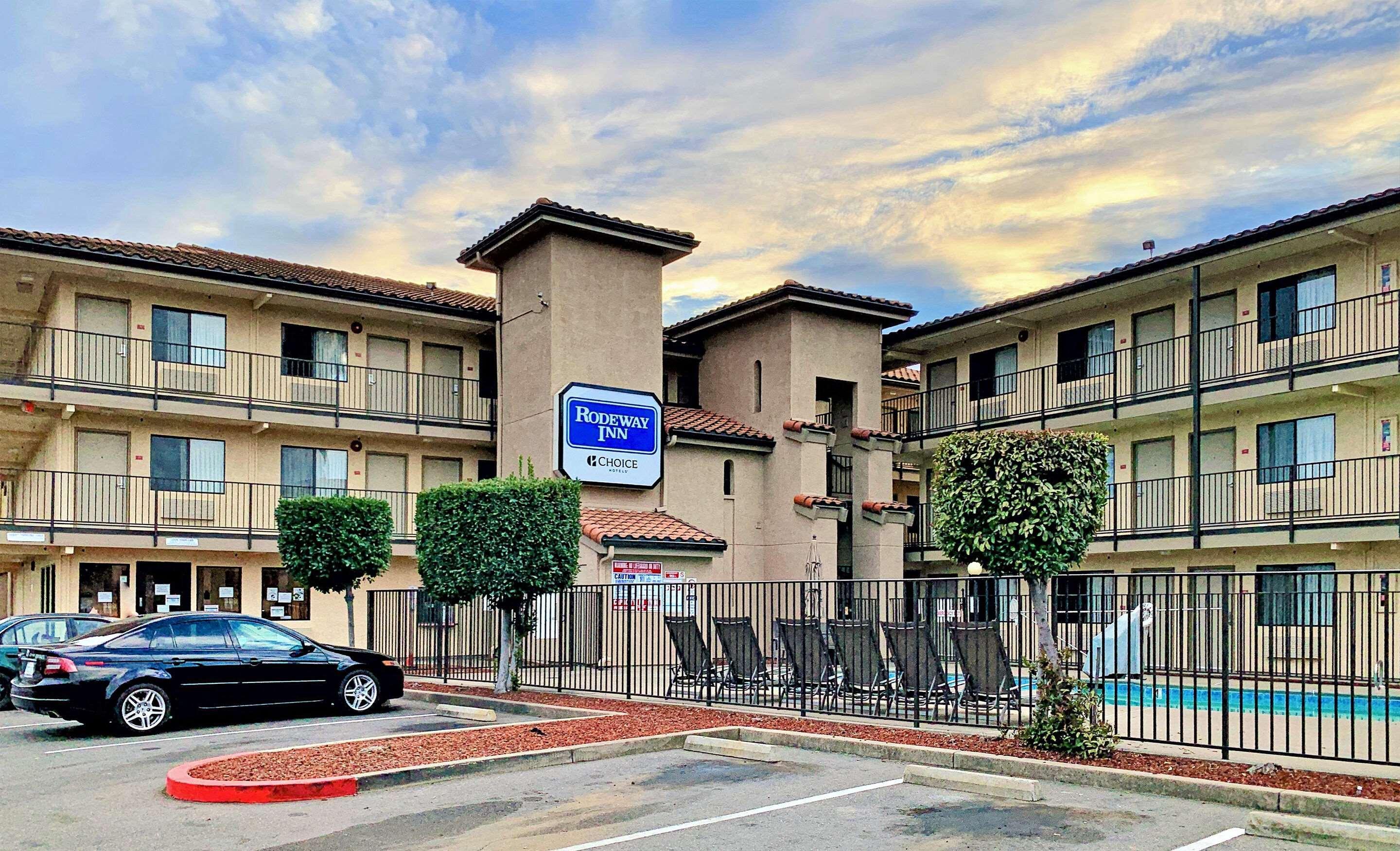 Vista Exterior Rodeway Inn Sacramento-University Area