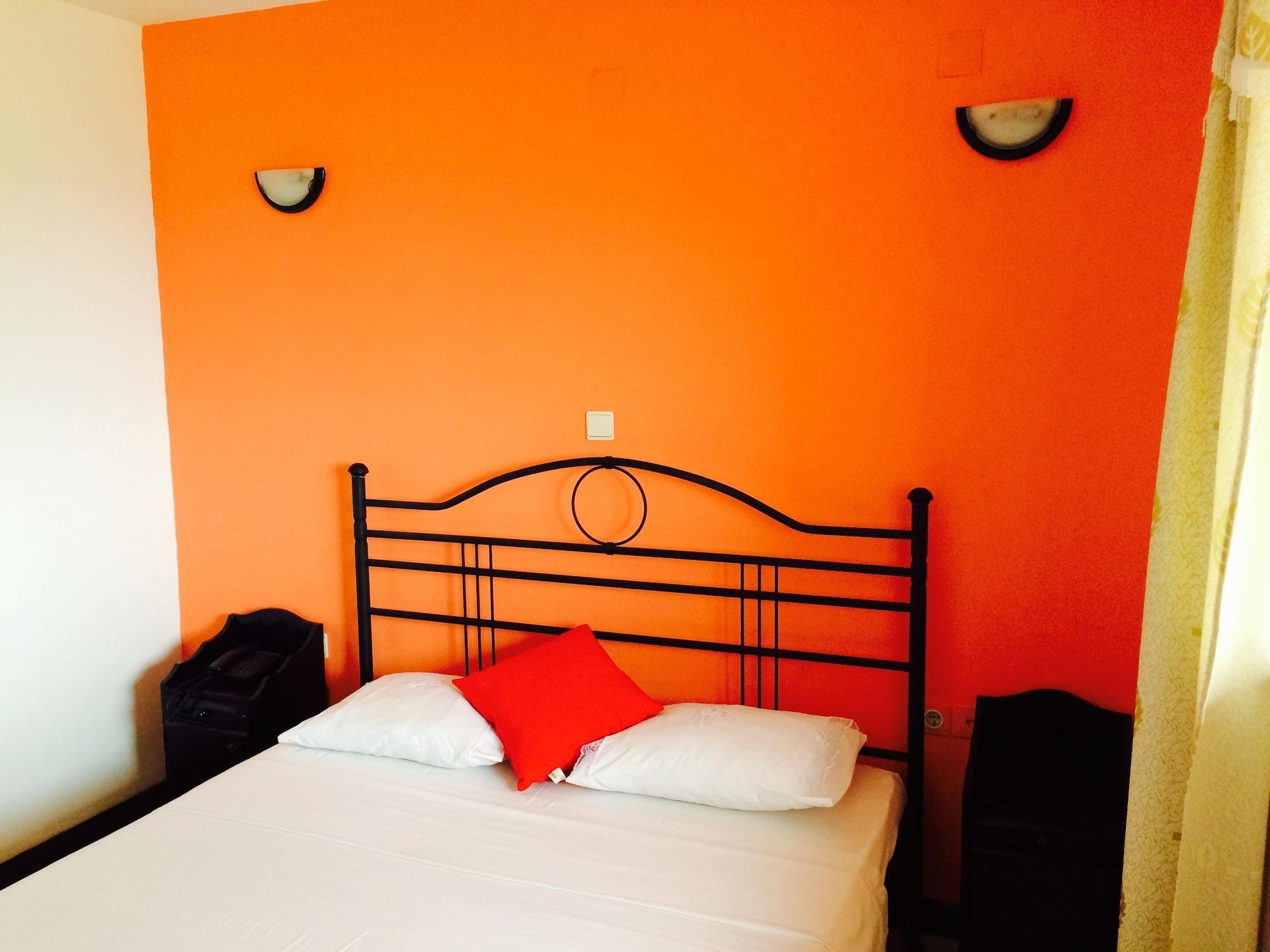 Varios Blue Bell Hotel